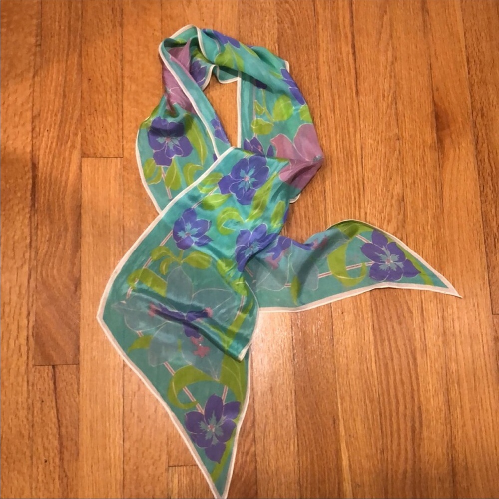 Vera Neumann Elegant  Pointed edges silk scarf - Picture 7 of 12